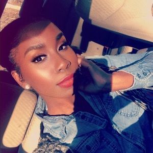 Meet your Posher, Tourissa